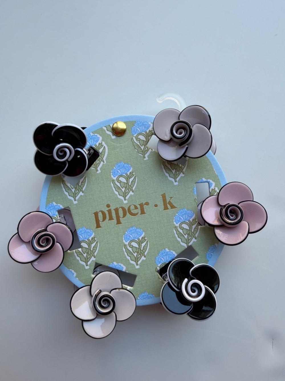 Piper.k rose-shaped hair clips. - Picture 2 of 10